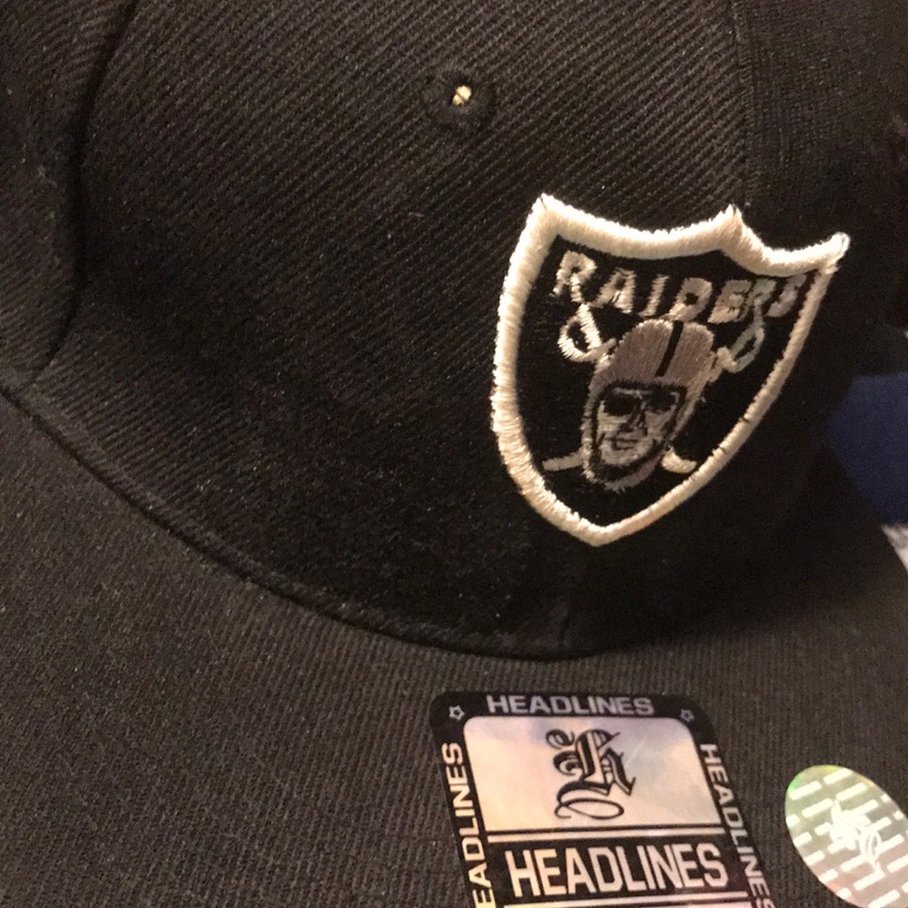 Men raiders hat .